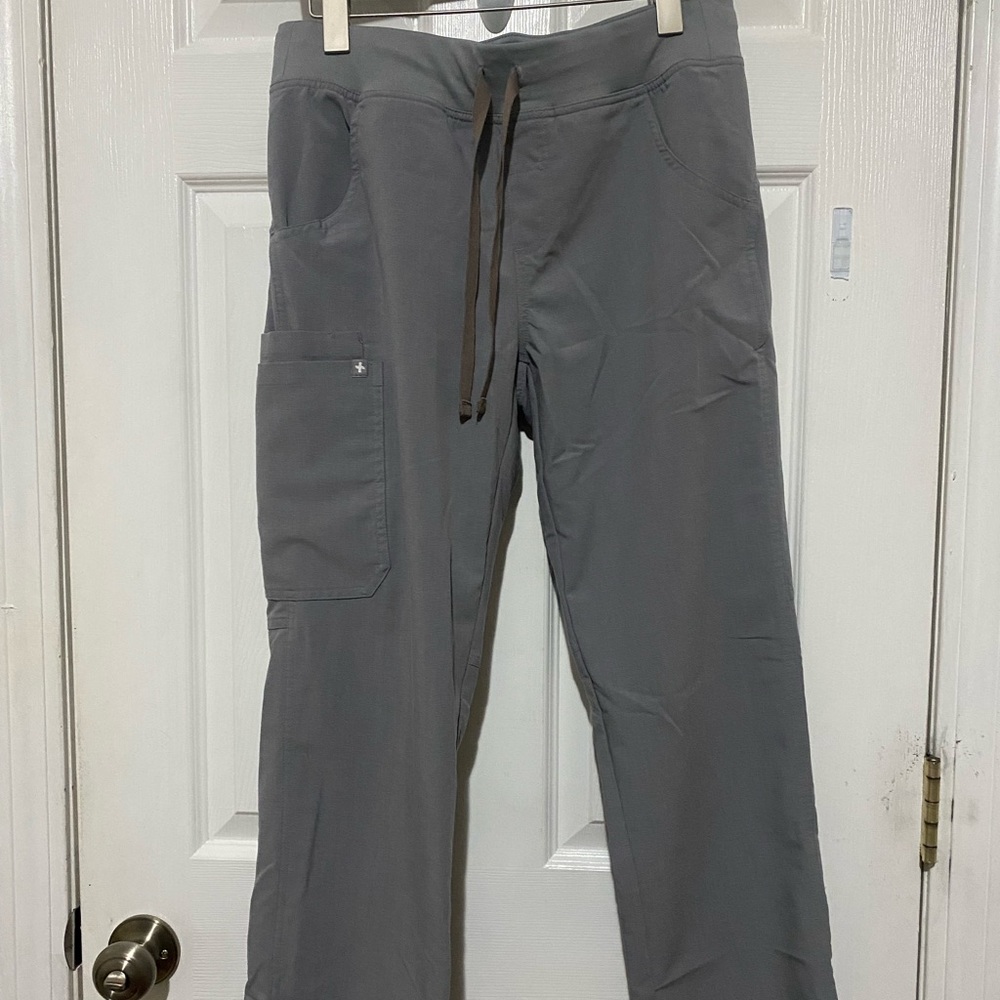 Figs small petite kade cargo- space grey